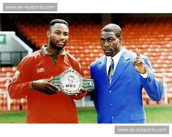 宿命的右拳与诡异的泪水：麦考尔vs刘易斯，重温重量级历史上最离奇的双雄会